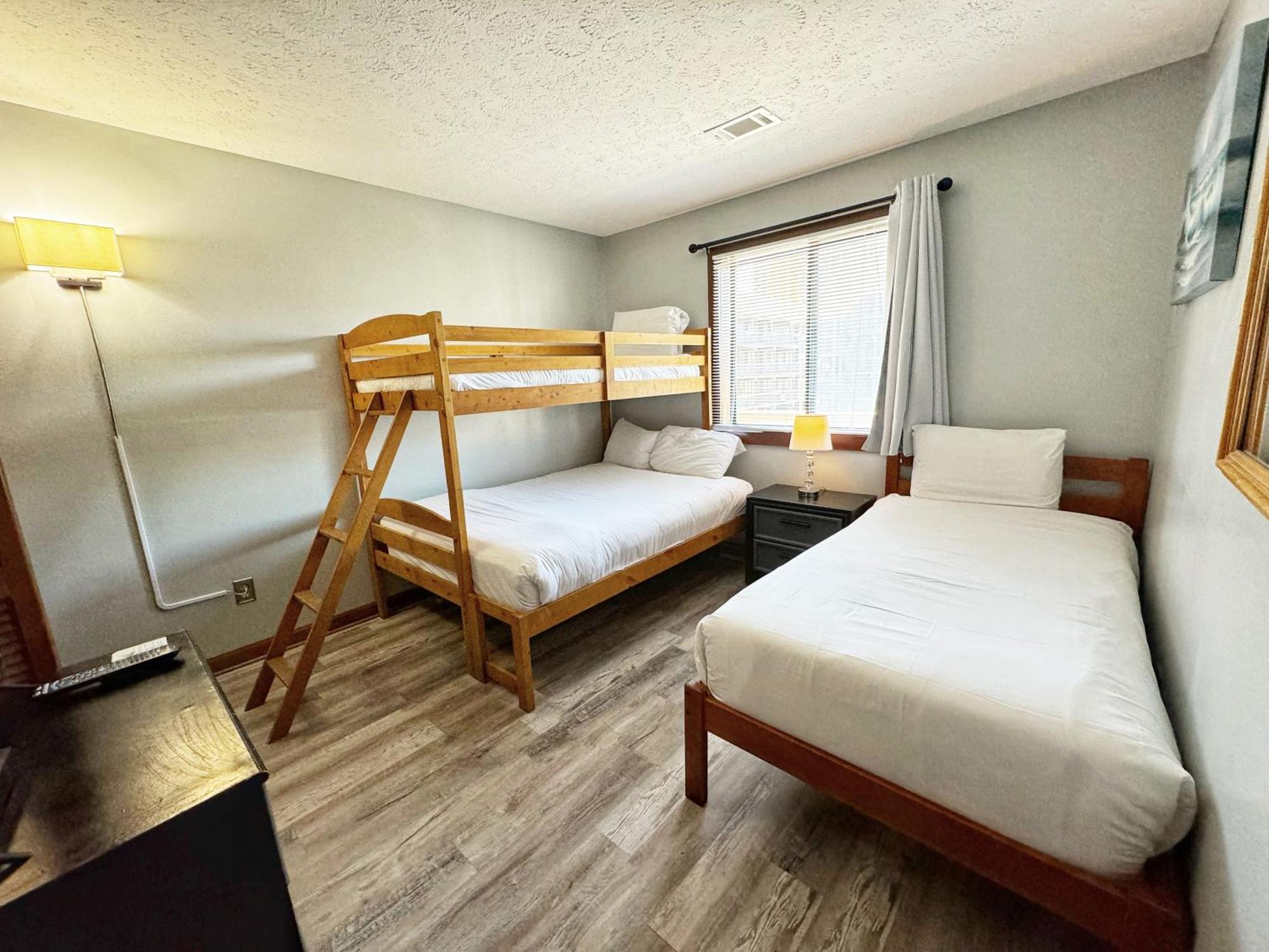 Spacious Modern Condo - 1St Floor - One Block To The Beach Myrtle Beach Eksteriør billede